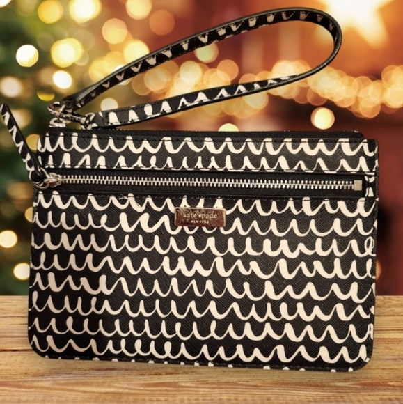 Kate Spade NEW Shore Street Pop Scallop TinieWristlet Ret. $119 - Picture 1 of 9